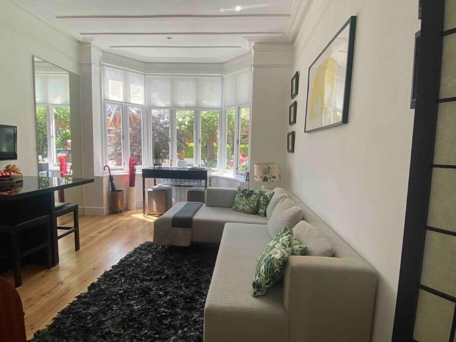 Апартаменты Interior Designed Flat Near Kew Botanical Gardens Лондон Экстерьер фото